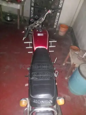 Honda CB 2018 Red