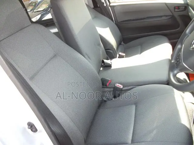 Toyota HiAce 2021 Silver