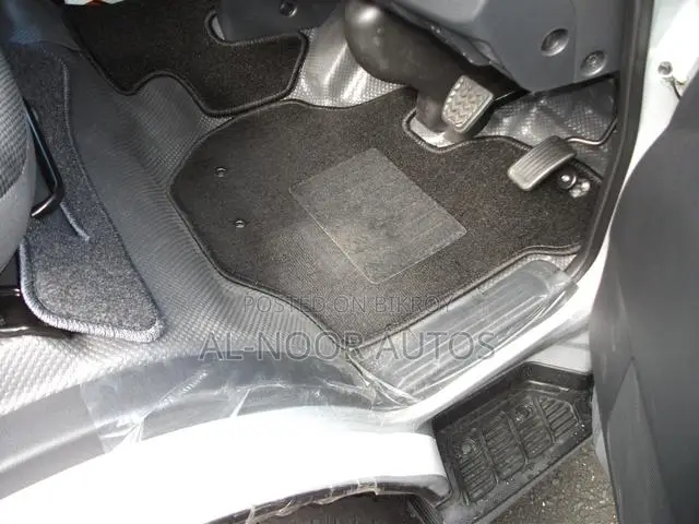 Toyota HiAce 2021 Silver