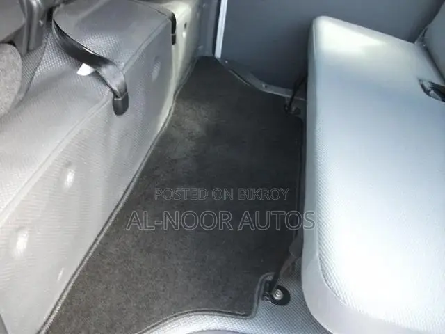 Toyota HiAce 2021 Silver