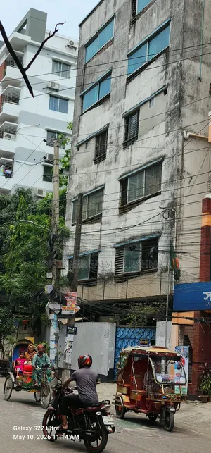 অফিস ভাড়ার জন্য উত্তরমুখী ৭ তলা ভবন।