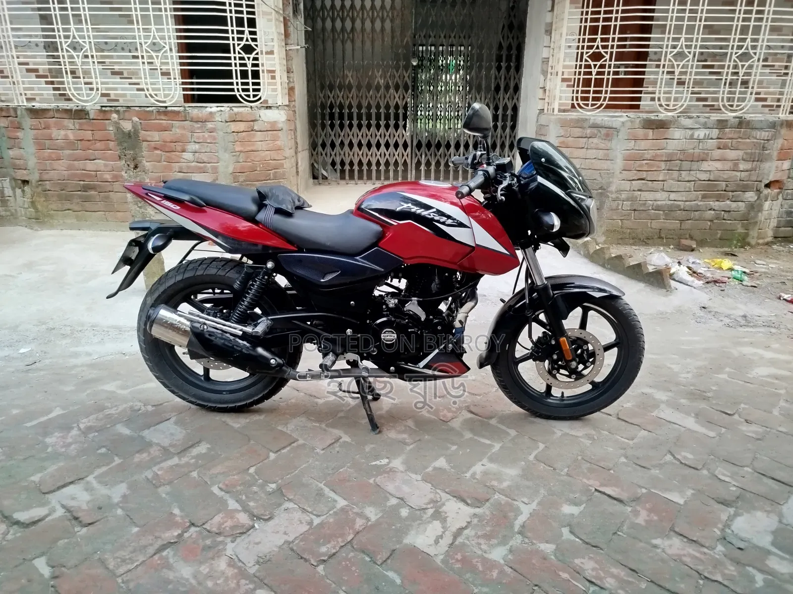 Bajaj Pulsar 150 2022 Red