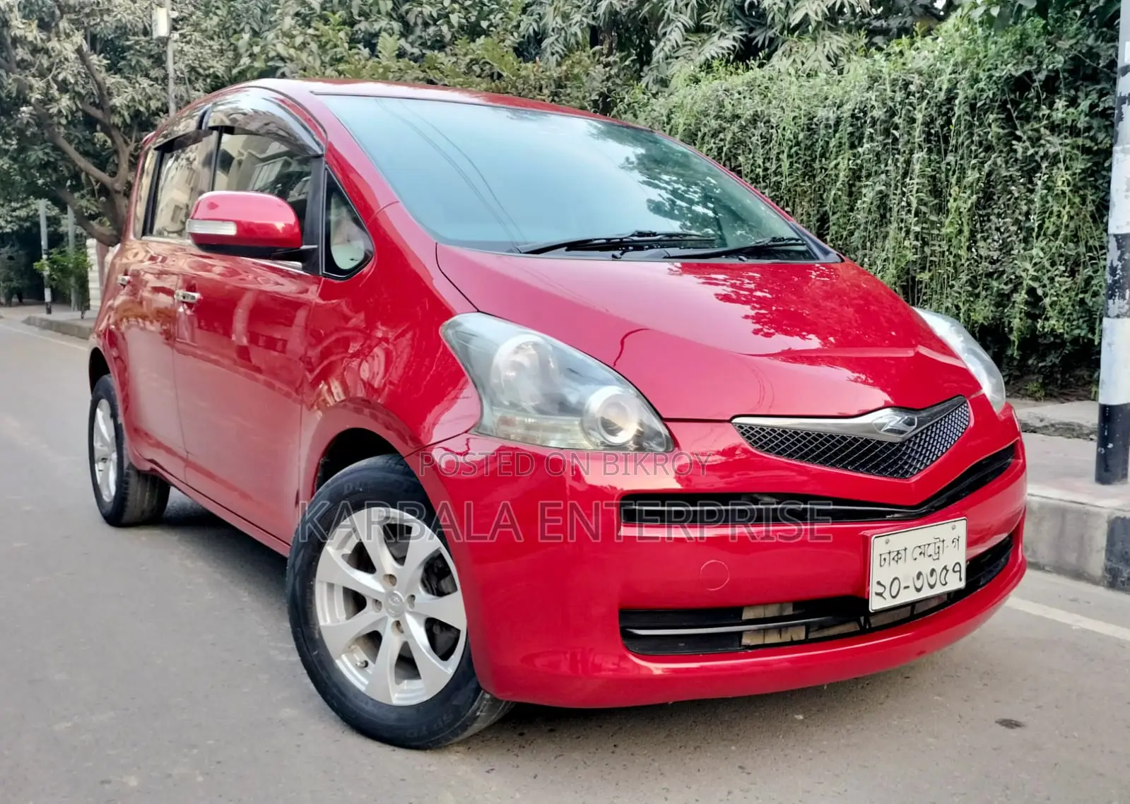 Toyota Ractis 2010 Red