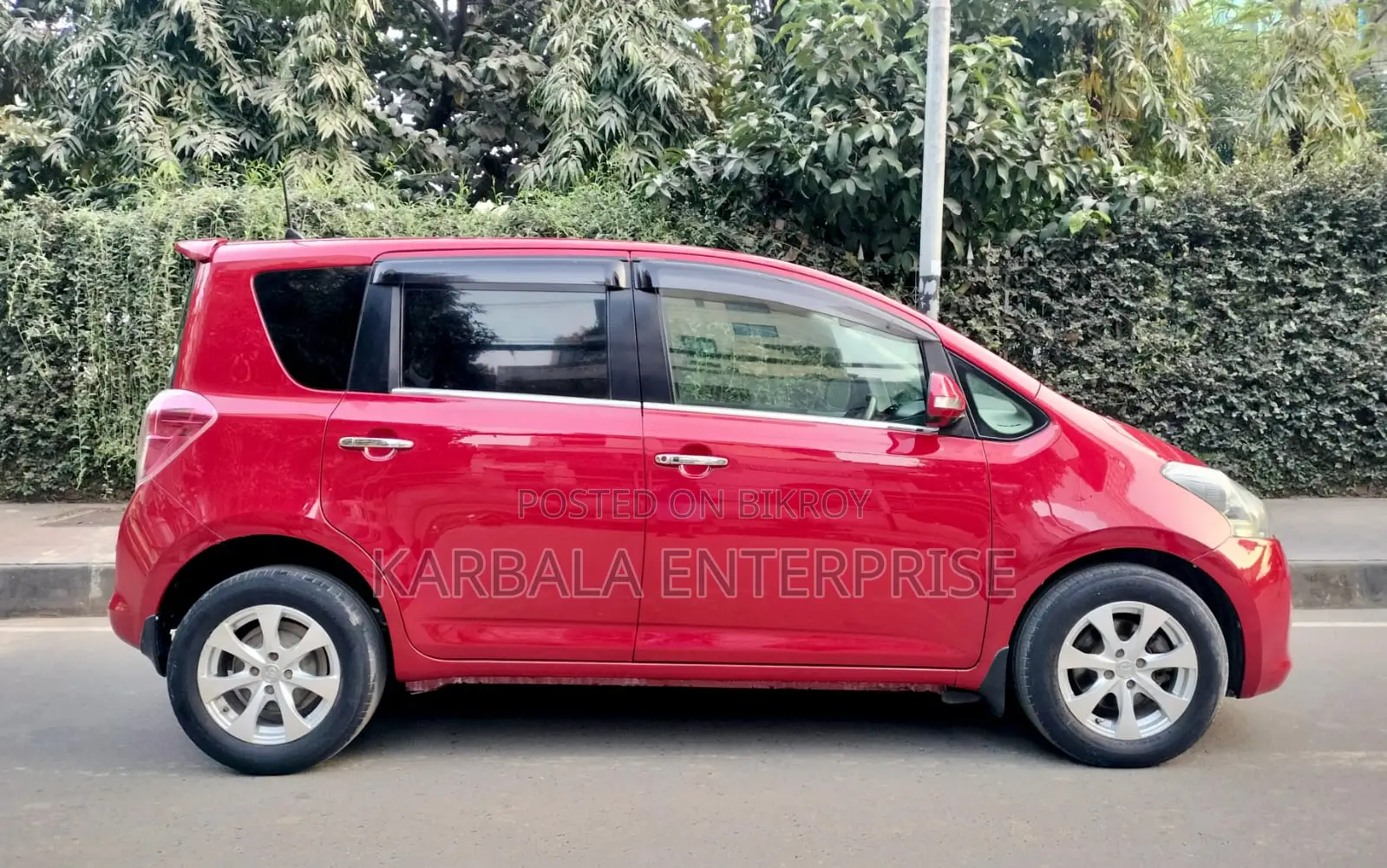 Toyota Ractis 2010 Red