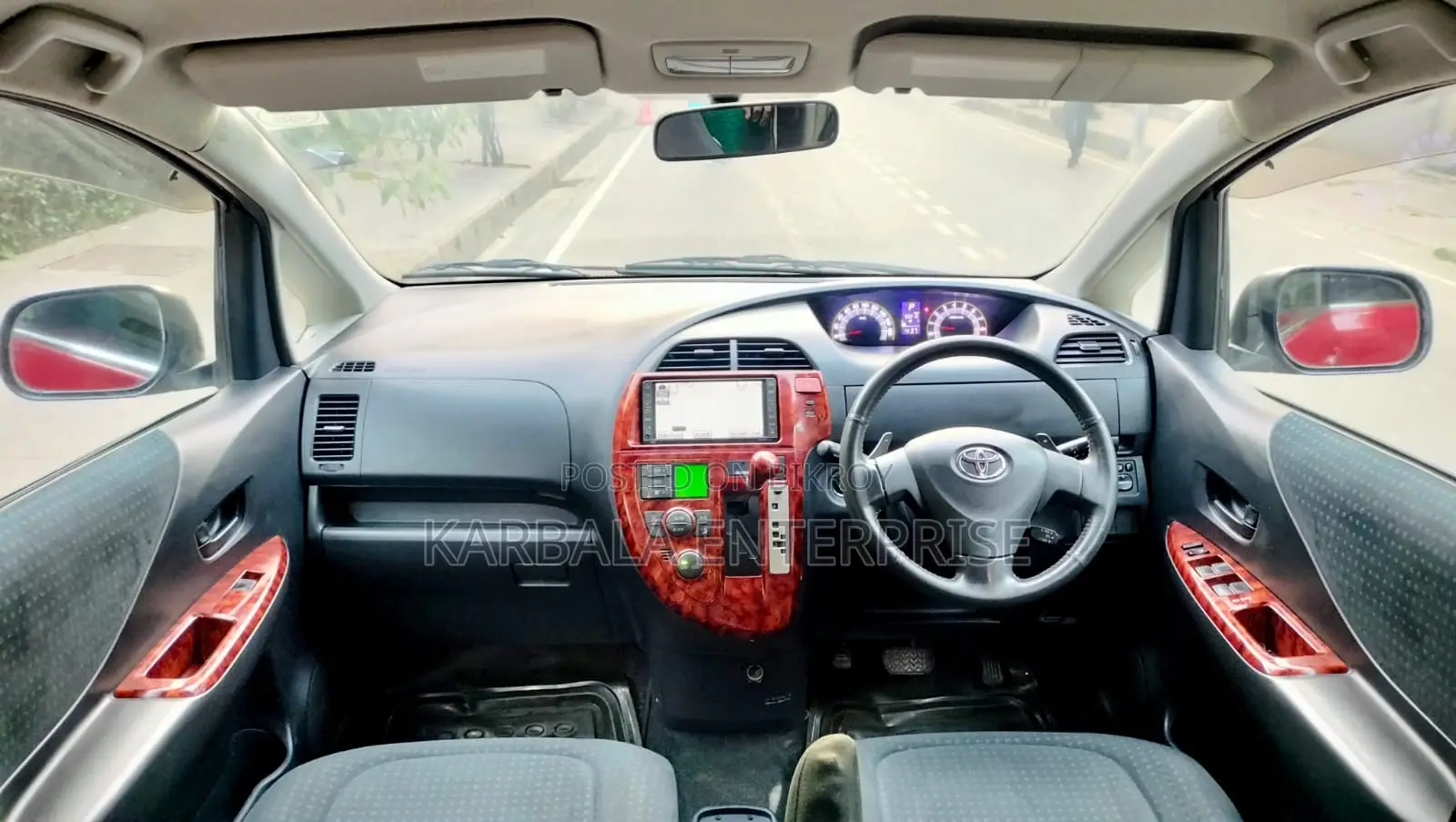 Toyota Ractis 2010 Red