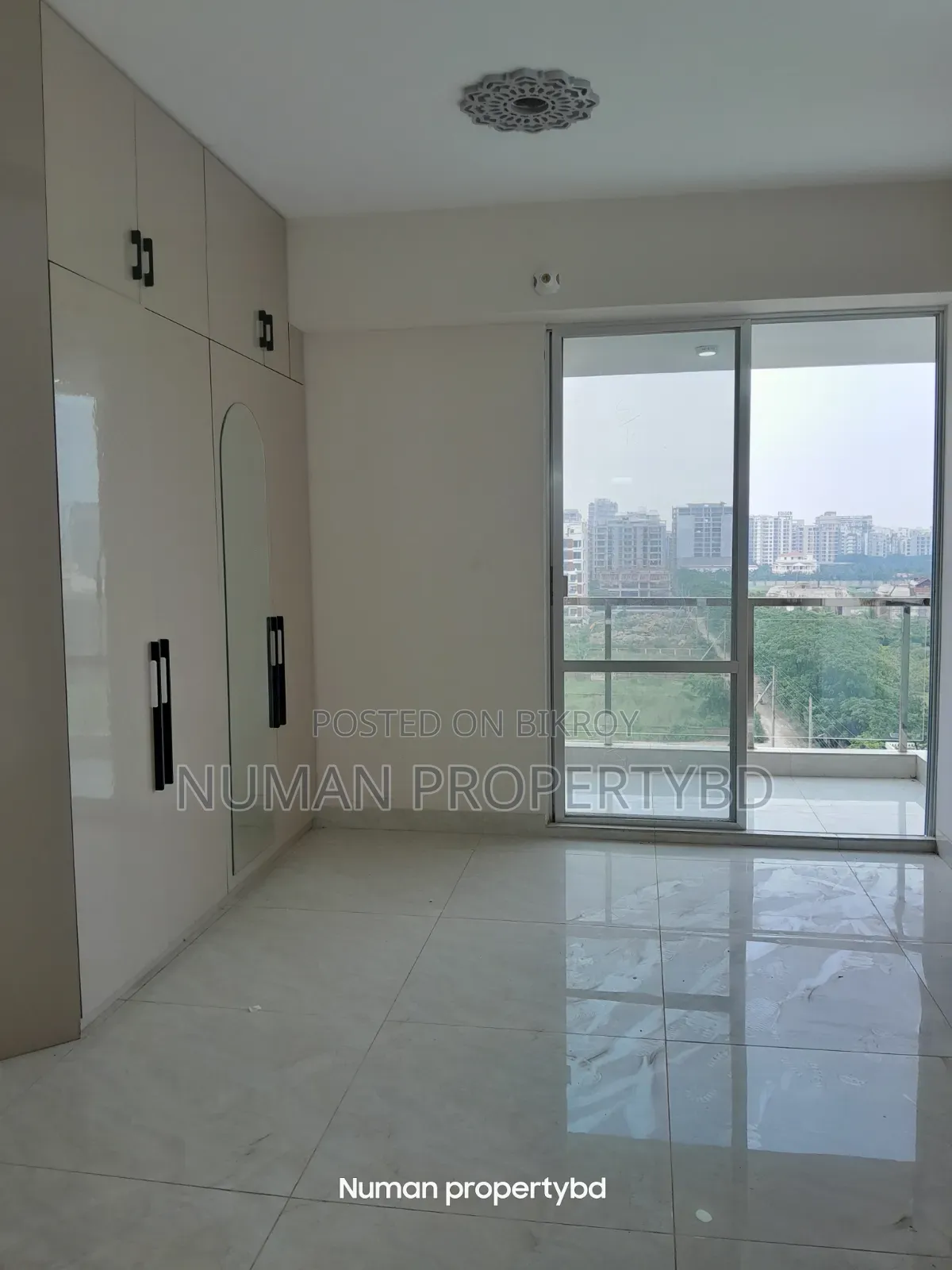 4bdrm Apartment in Numan Propertybd, Basundhara for Rent