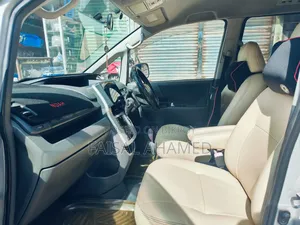 Toyota Noah 2007 Silver