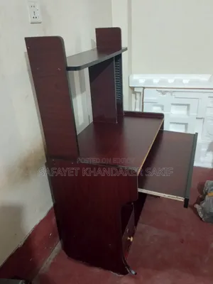 কম্পিউটার টেবিল