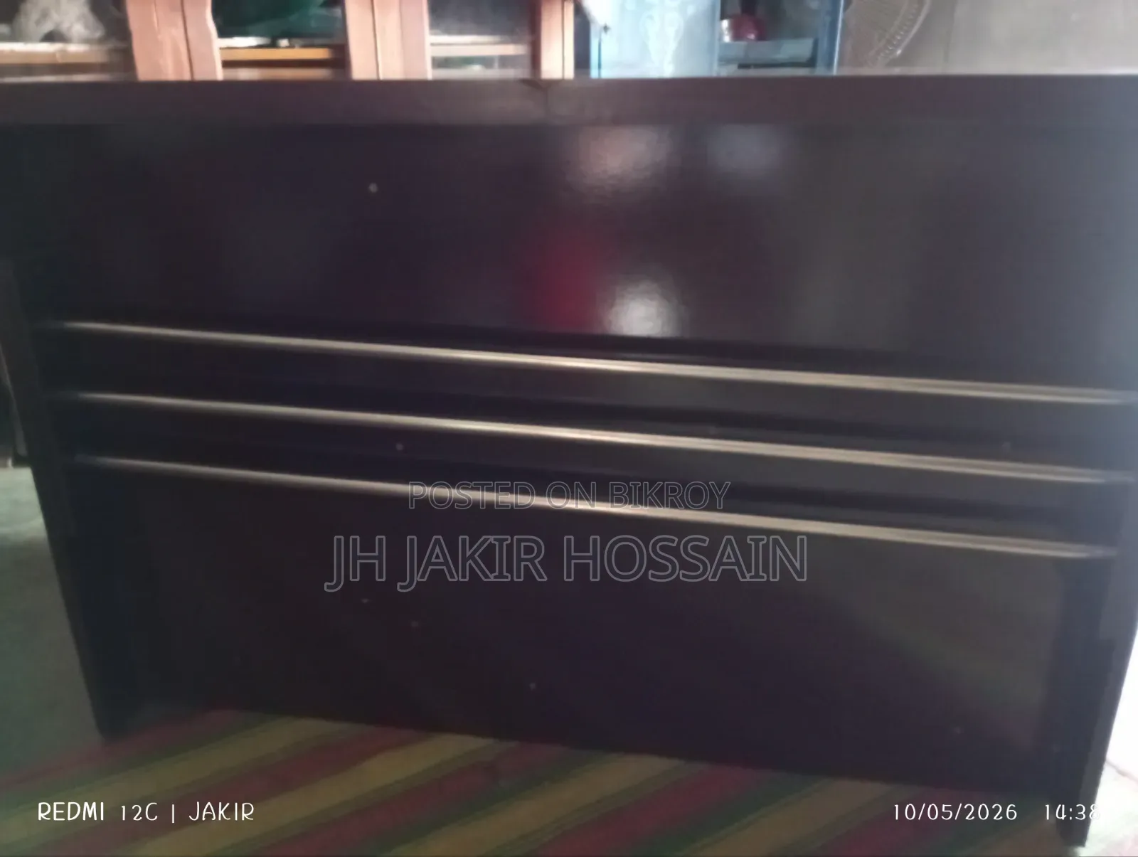 এক্সিকিউটিভ অফিস টেবিল। বিক্রয় করা হবে