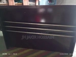 এক্সিকিউটিভ অফিস টেবিল। বিক্রয় করা হবে
