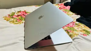 Laptop Apple MacBook Pro 2017 16GB Intel Core I7 SSHD+SSD 512GB