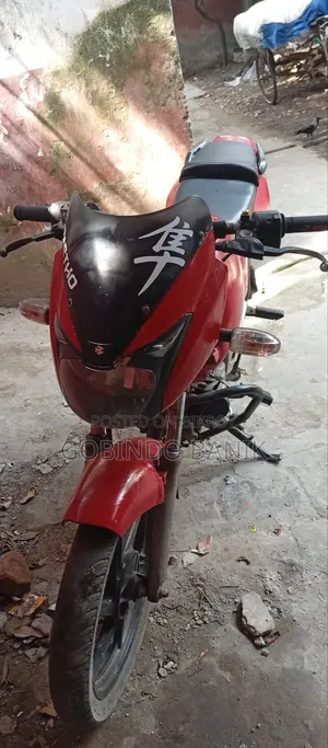 Bajaj Pulsar N150 2016 Red