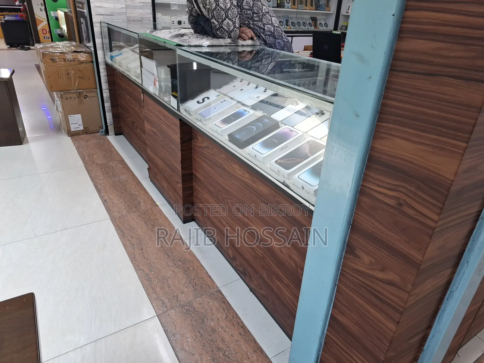 Mobile Desk For Mobile Shop