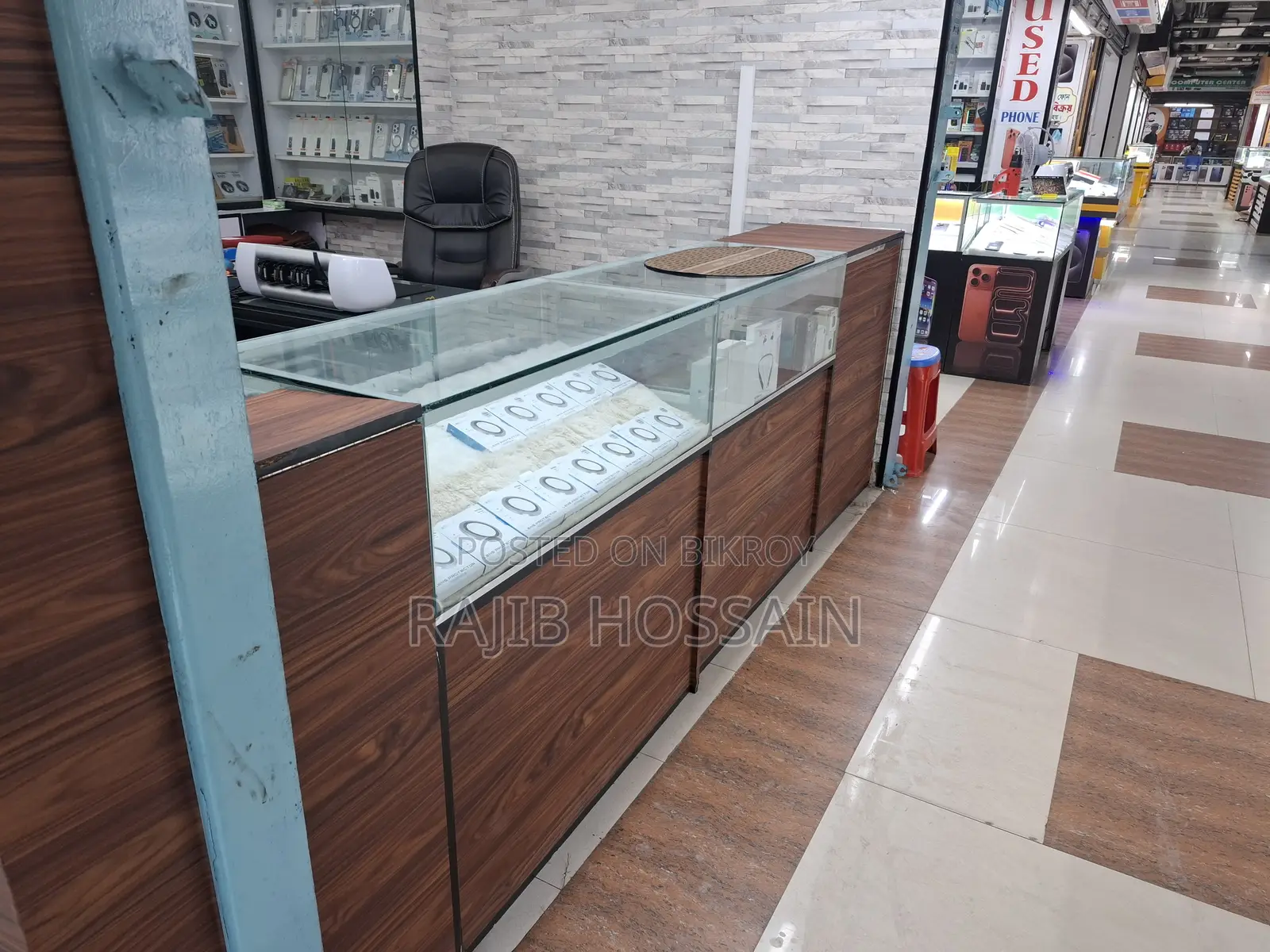 Mobile Desk For Mobile Shop