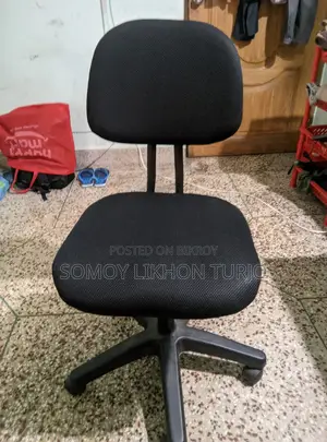 চেয়ার বিক্রি হবে।