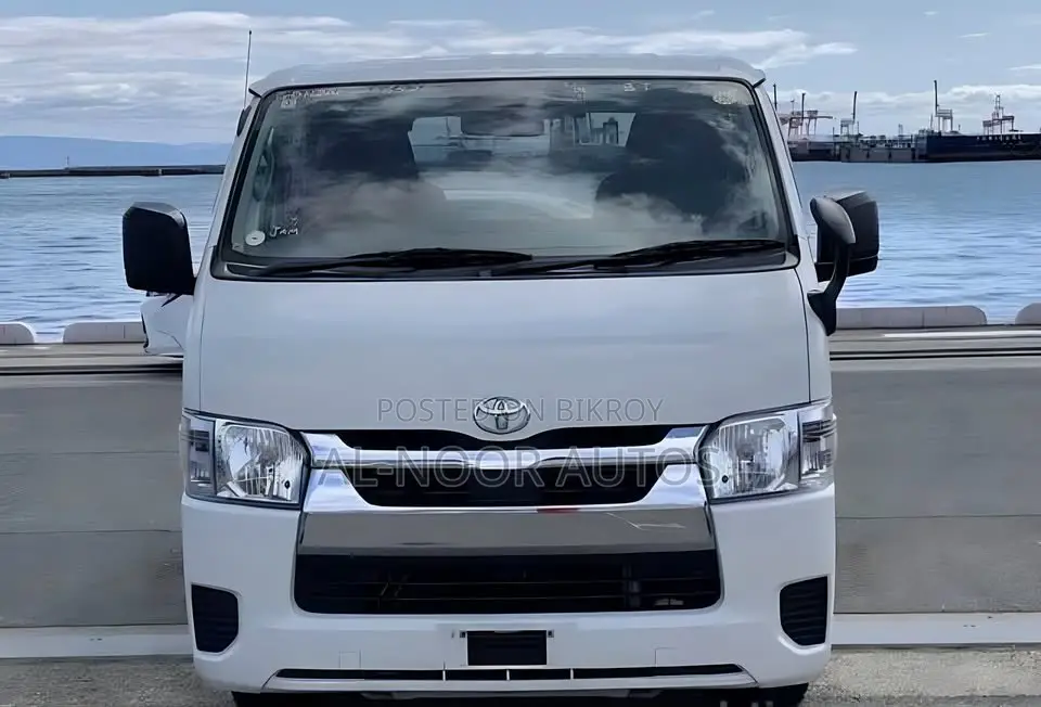 Toyota HiAce 2021 White