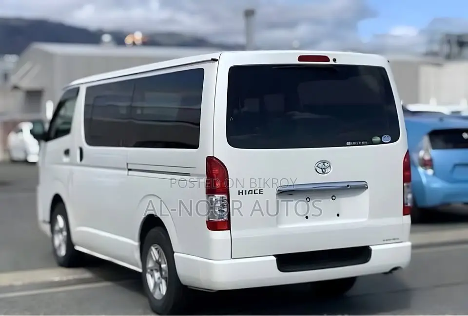 Toyota HiAce 2021 White