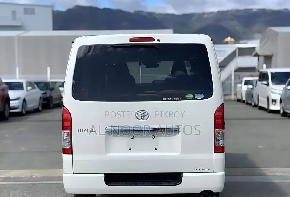 Toyota HiAce 2021 White