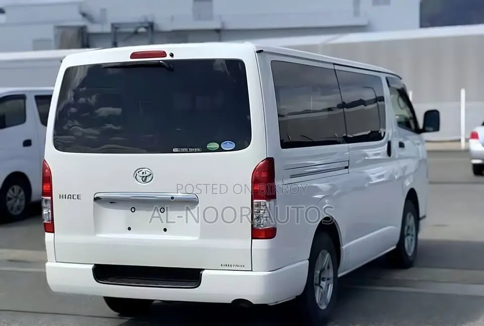 Toyota HiAce 2021 White