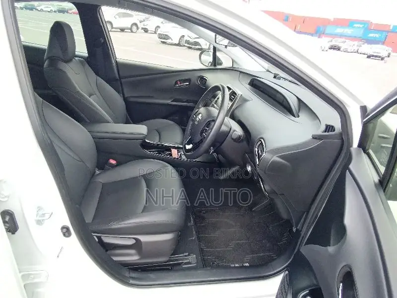 Toyota Prius Limited 2021 Pearl