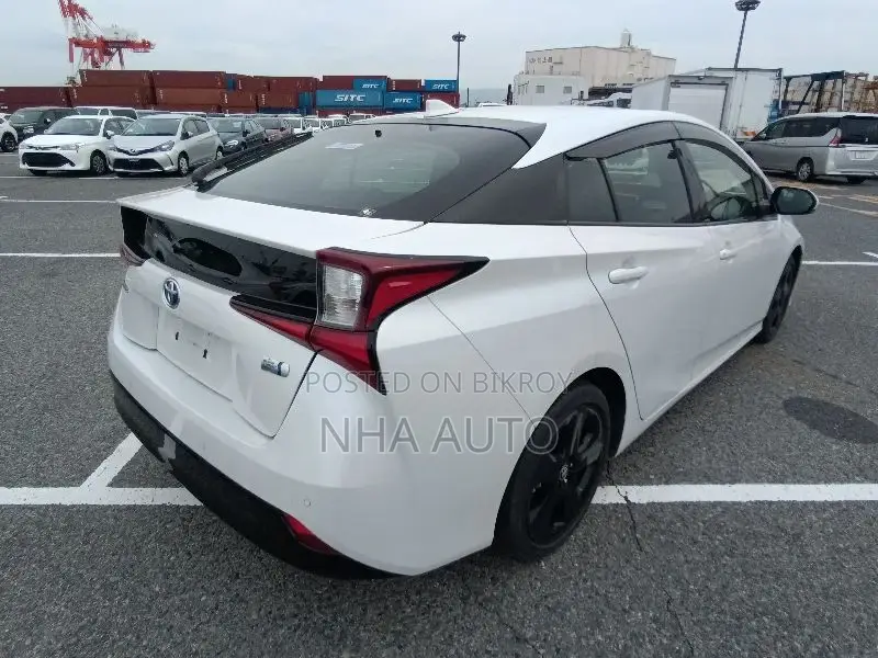 Toyota Prius Limited 2021 Pearl