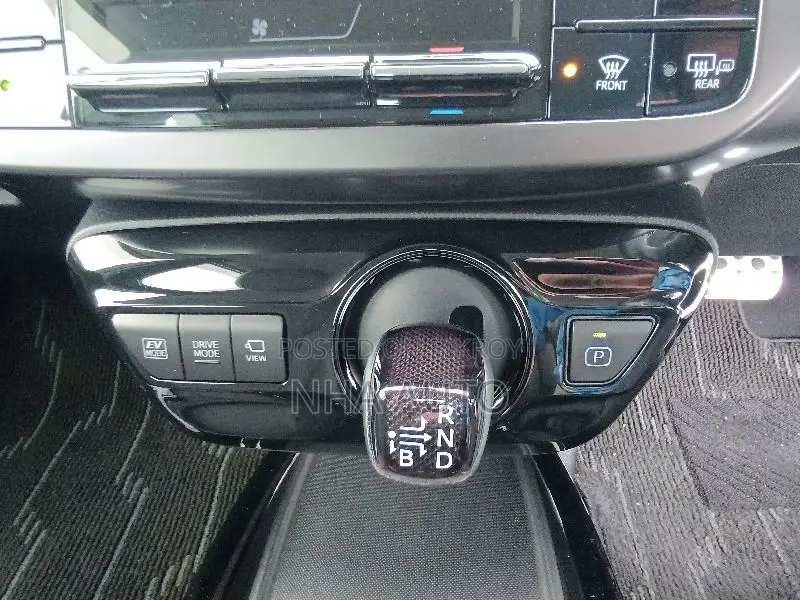 Toyota Prius Limited 2021 Pearl