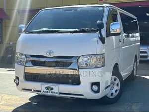 Toyota HiAce 2021 পার্ল