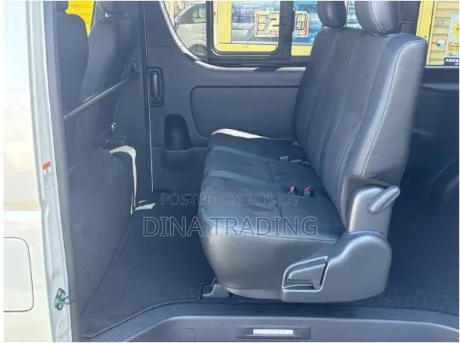 Toyota HiAce 2021 Pearl