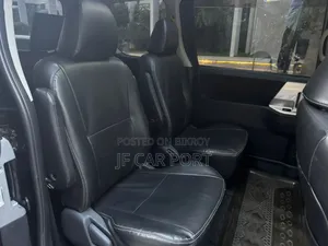 Toyota Noah 2.0 143hp AWD (8 Seater) 2011 Black
