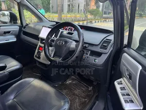 Toyota Noah 2.0 143hp AWD (8 Seater) 2011 Black