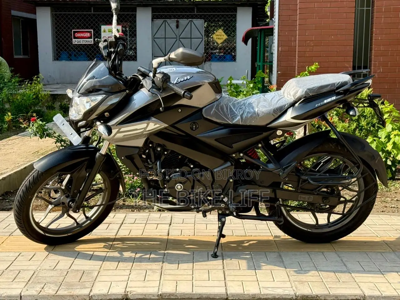 Bajaj Pulsar NS125 2025 Gray