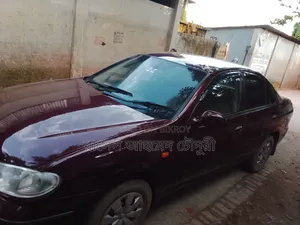 Nissan Sunny 2005 Red
