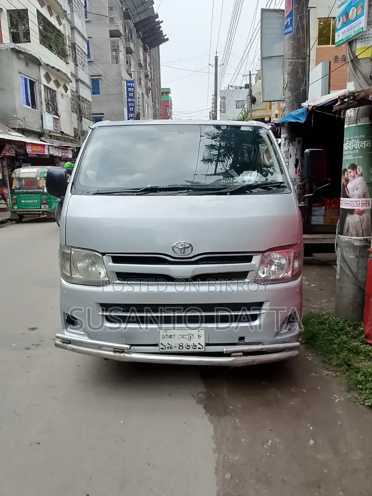 টয়োটা হাইএস ২০১২ সিলভার