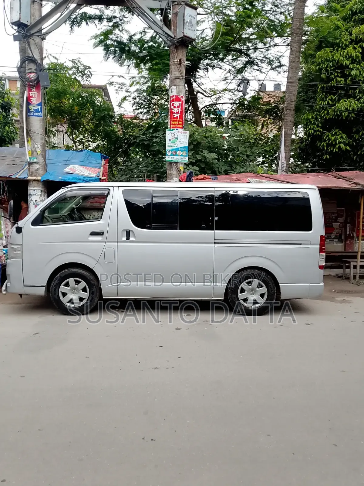 টয়োটা হাইএস ২০১২ সিলভার