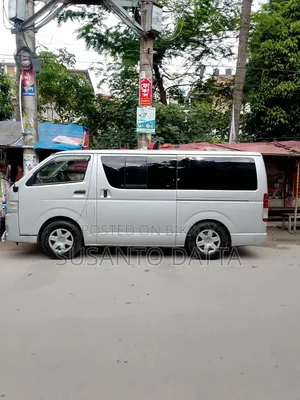টয়োটা হাইএস ২০১২ সিলভার