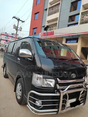 Toyota HiAce 2004 Black