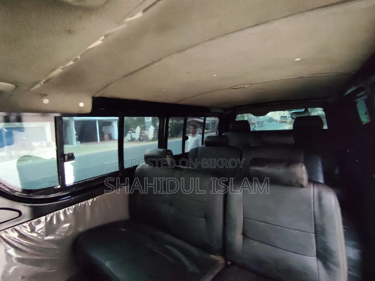 Toyota HiAce 2004 Black
