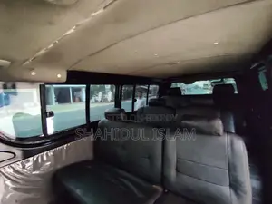 Toyota HiAce 2004 Black