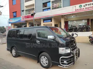 Toyota HiAce 2004 Black