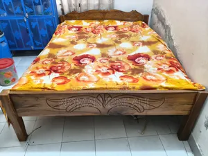 তোষক সহ একটি কাঠের খাট বিক্রি হবে (৫×৭), গাজীপুর বোর্ড বাজার বটতলা রোড
