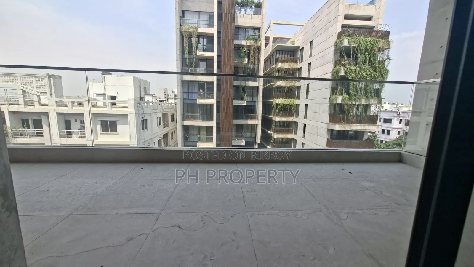 4bdrm Apartment in Gulshan for Sale