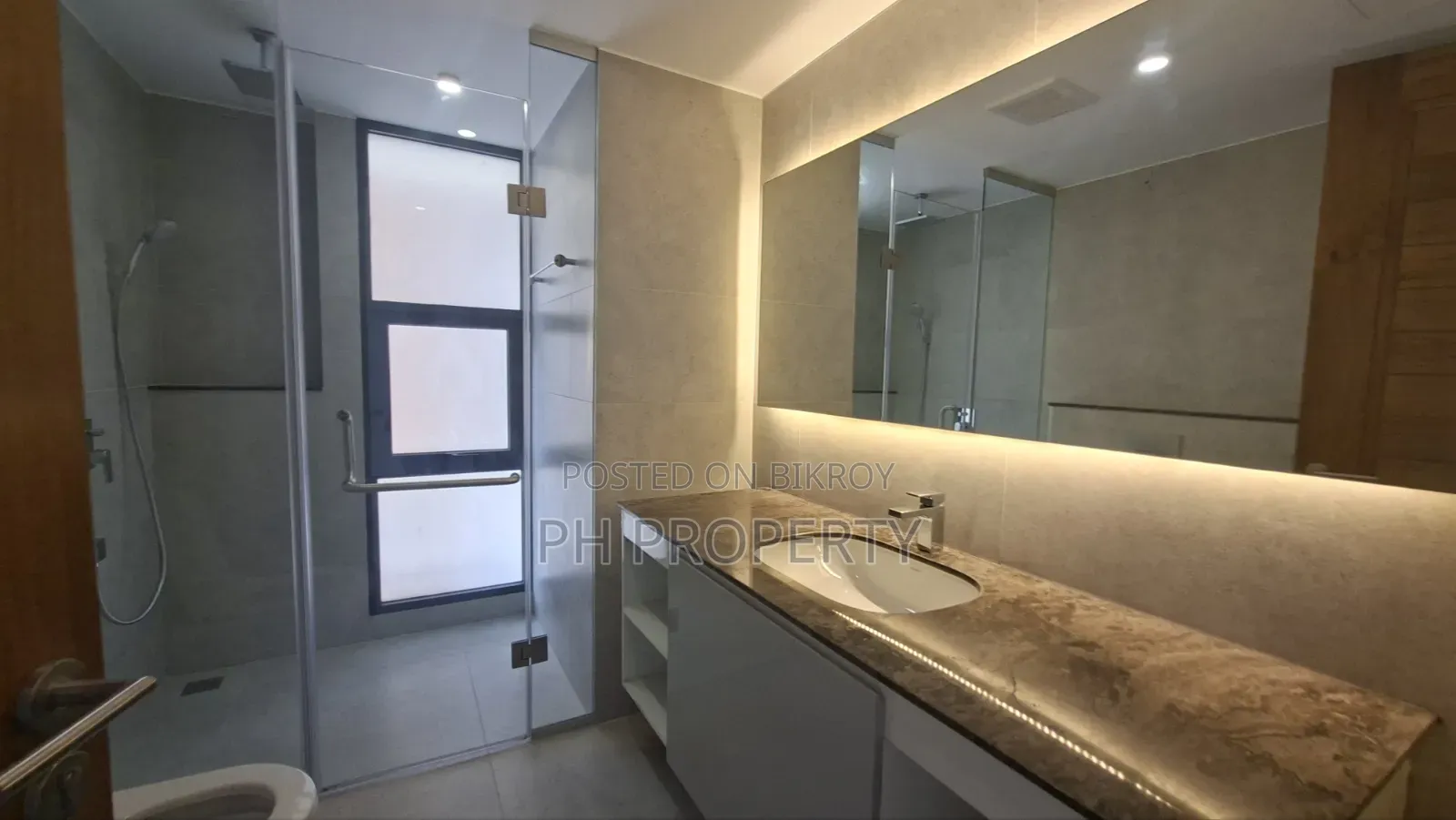 4bdrm Apartment in Gulshan for Sale