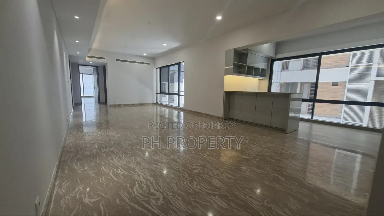 4bdrm Apartment in Gulshan for Sale