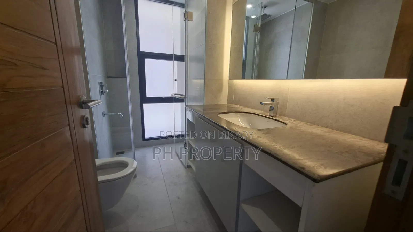 4bdrm Apartment in Gulshan for Sale