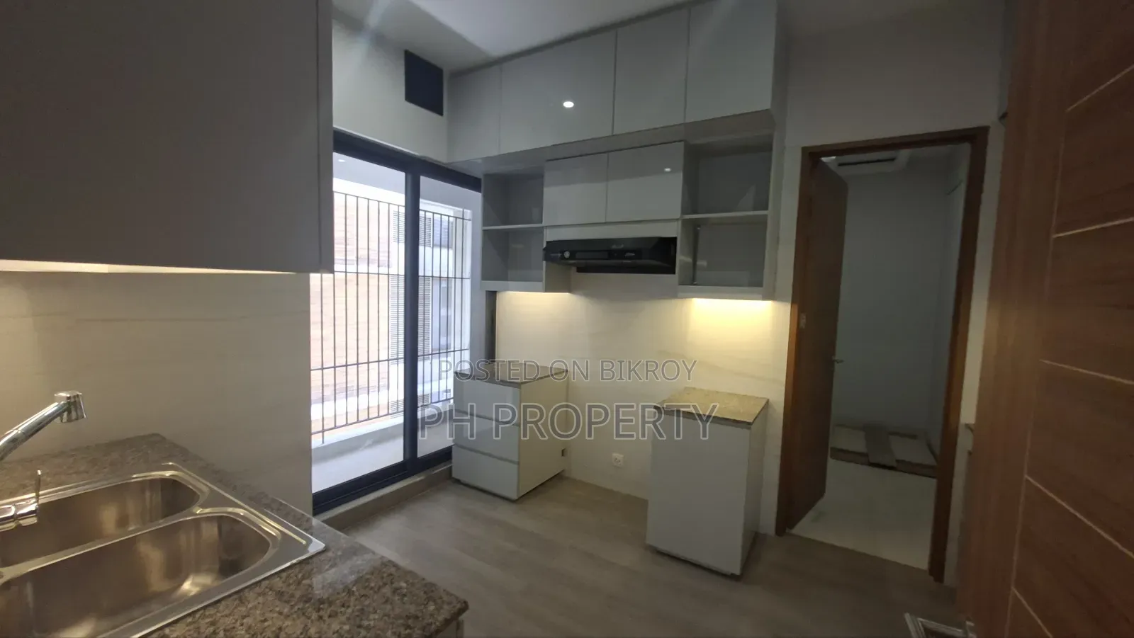 4bdrm Apartment in Gulshan for Sale