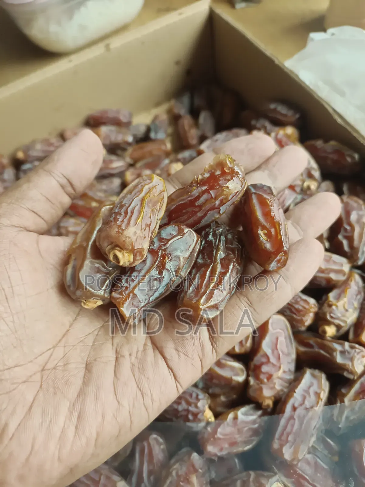 Date Safari Sukkari and others available with us