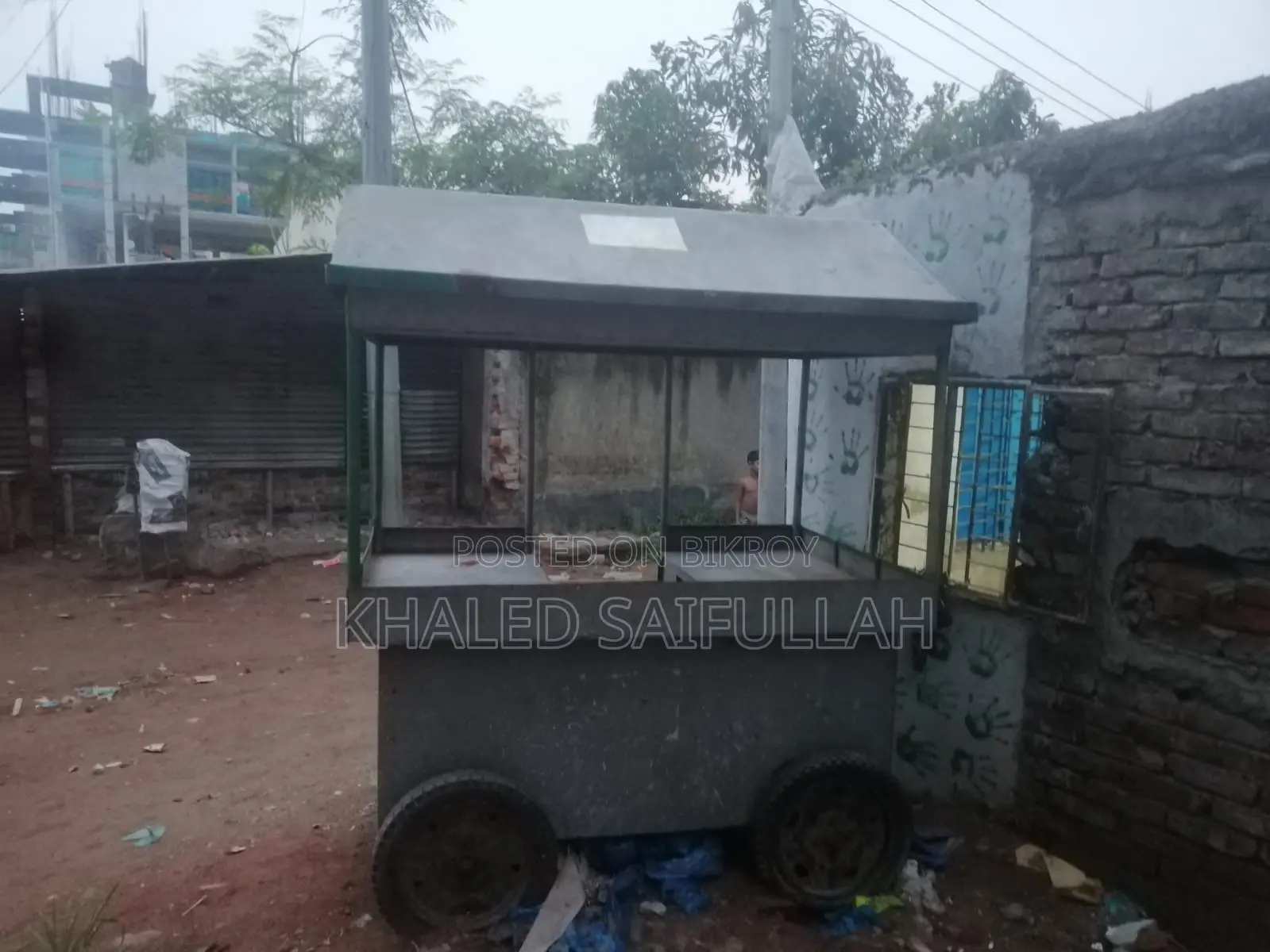 এই গাড়িটা বিক্রি করা হবে।