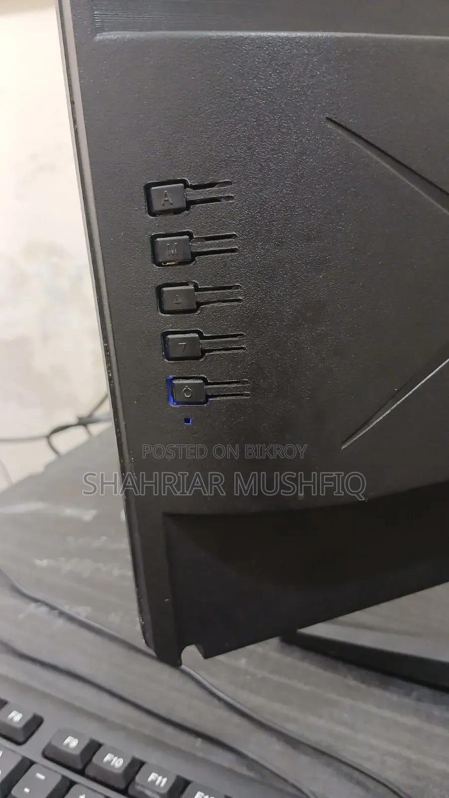 Second-hand monitor for 4500 Taka, Location: Khulna, Contact us