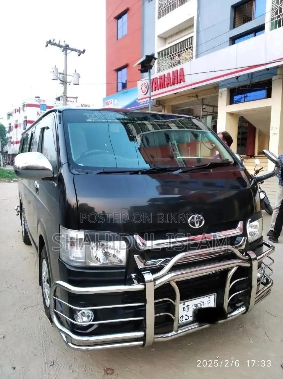 Toyota HiAce 2004 Black