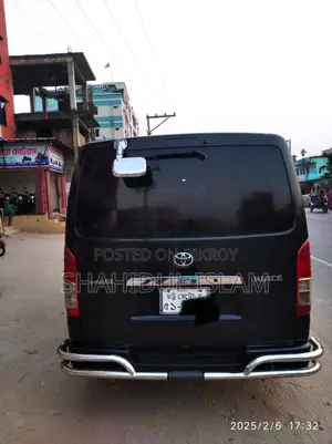 Toyota HiAce 2004 Black